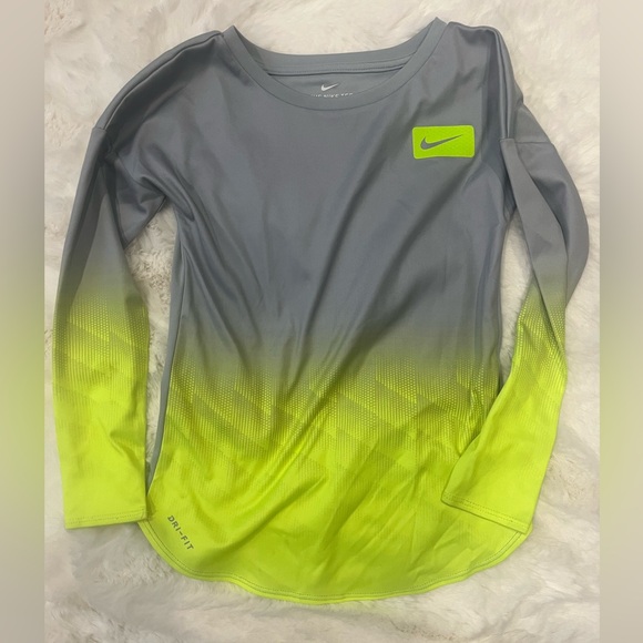 Kids NIKE dri-fit sweater - Picture 1 of 1